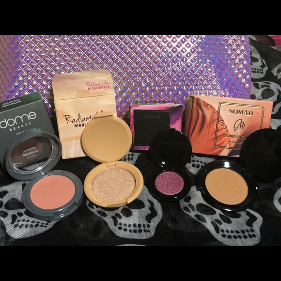 Random 4-pz Makeup Lot - Picture 2 of 13
